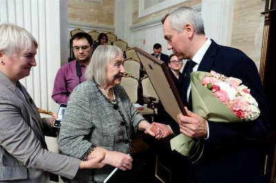 Профессор НЮИ(ф)ТГУ Лариса Прокопьевна Белковец отмечена благодарностью губернатора